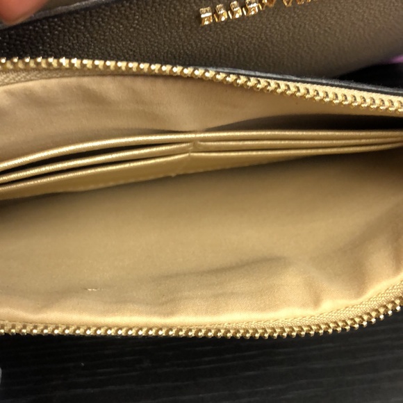 NWT Ellen Tracy 2pc Wristlet Set - Picture 4 of 6